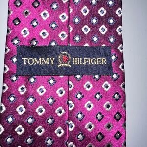 Tommy Hilfiger, Men's100% Silk‎ Metallic Pink and Blue Geometric Print USA
